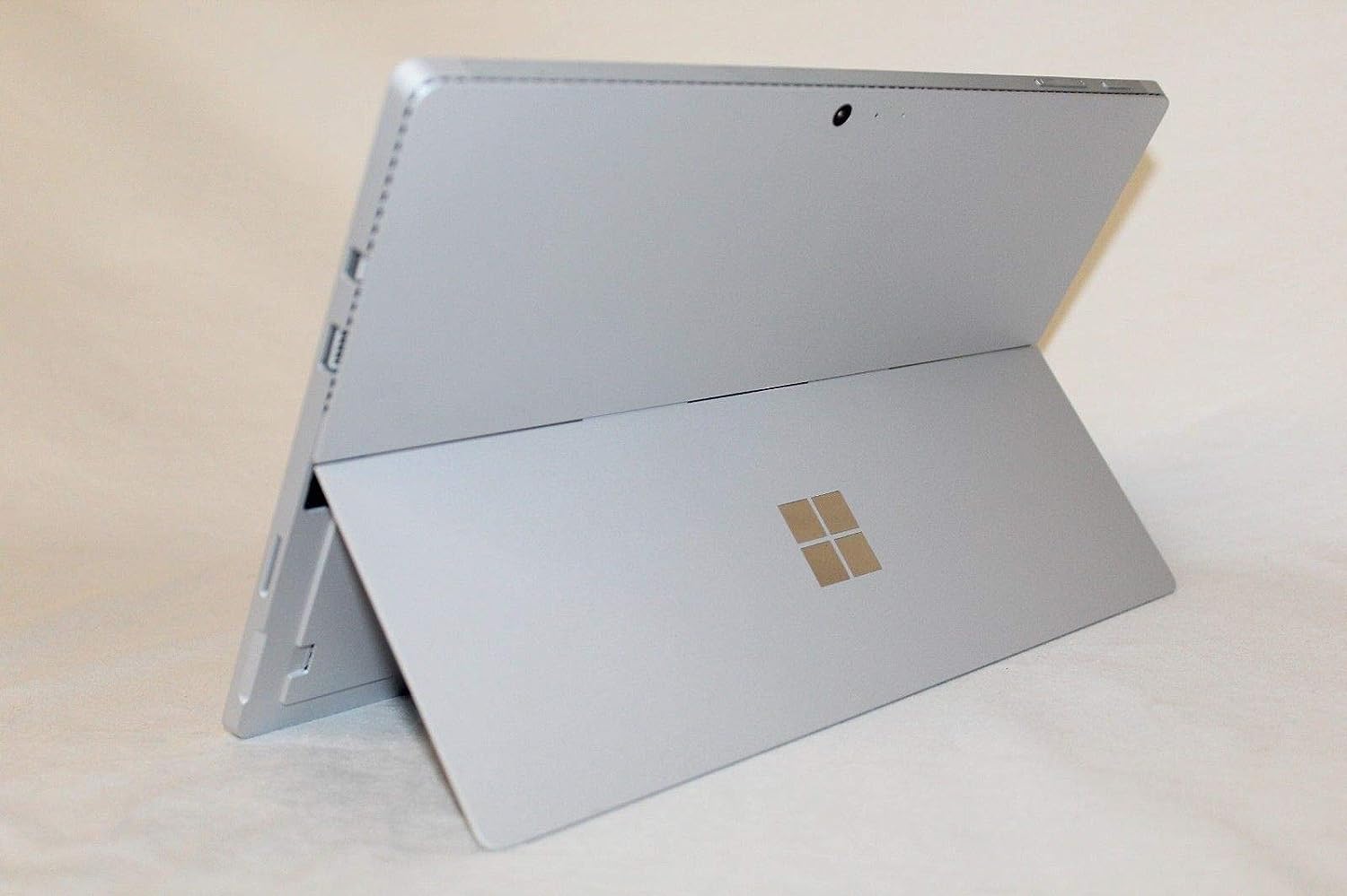 Microsoft Surface Pro 4 (Intel Core M, 4GB RAM, 128GB) with Windows 10 Anniversary Update (Renewed)